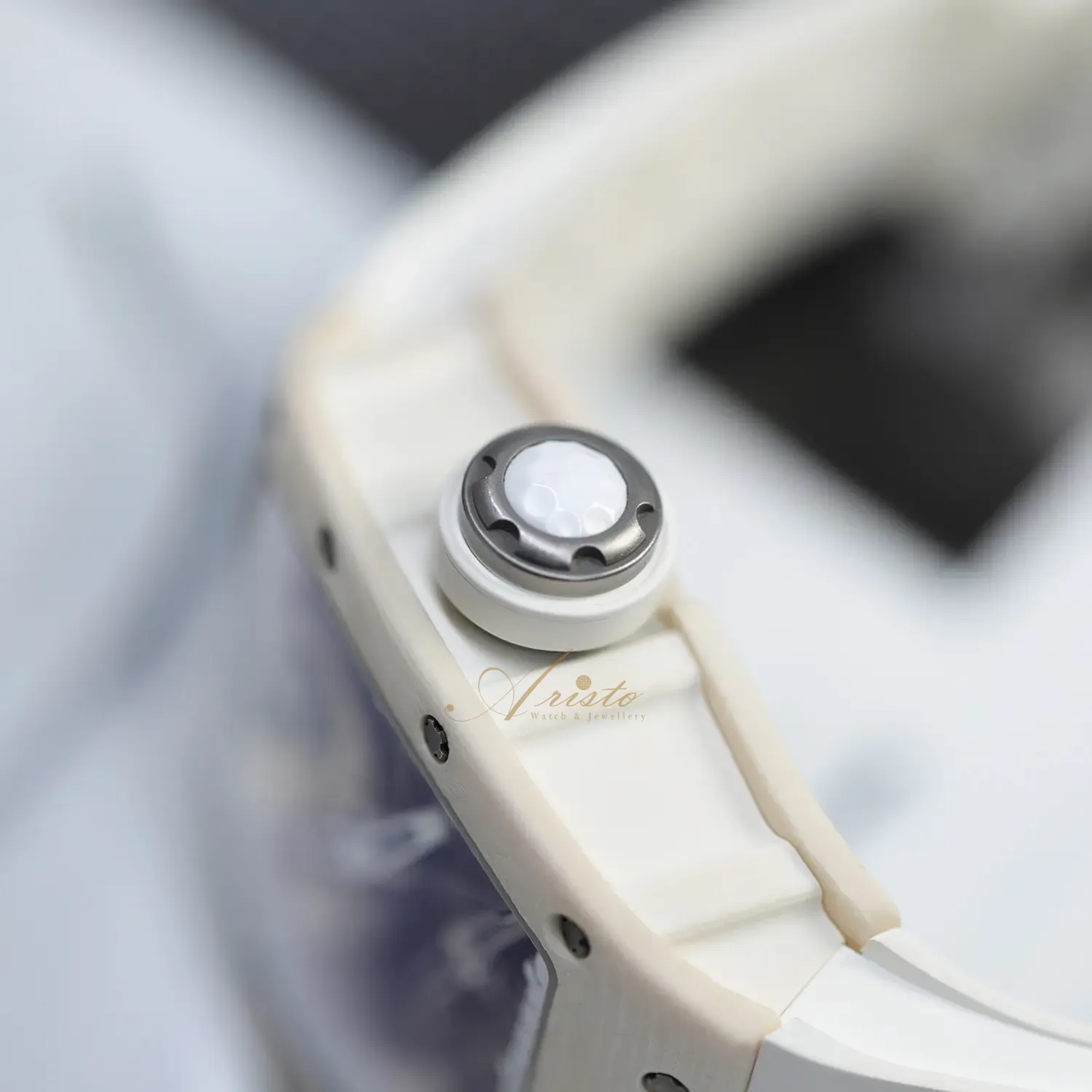 RM38-01 White Carbon TPT image 9